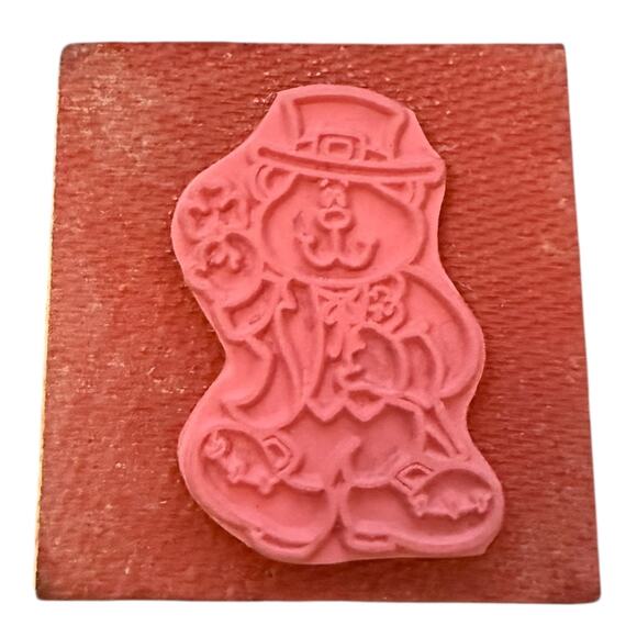 Carson Dellosa Irish Bear Holding A 4 Leaf Clover Rubber Stamp - Picture 3 of 3